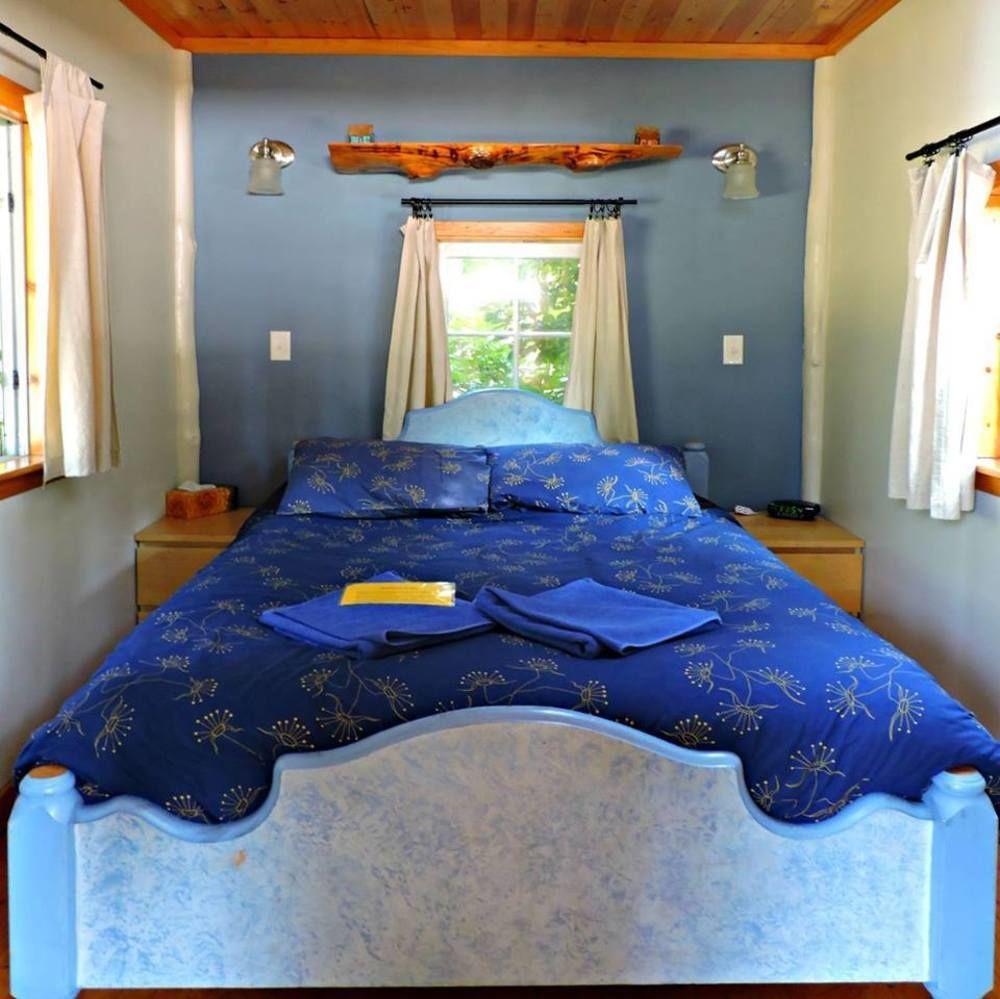 Up The Creek Backpacker'S Lodge Roberts Creek Exterior photo