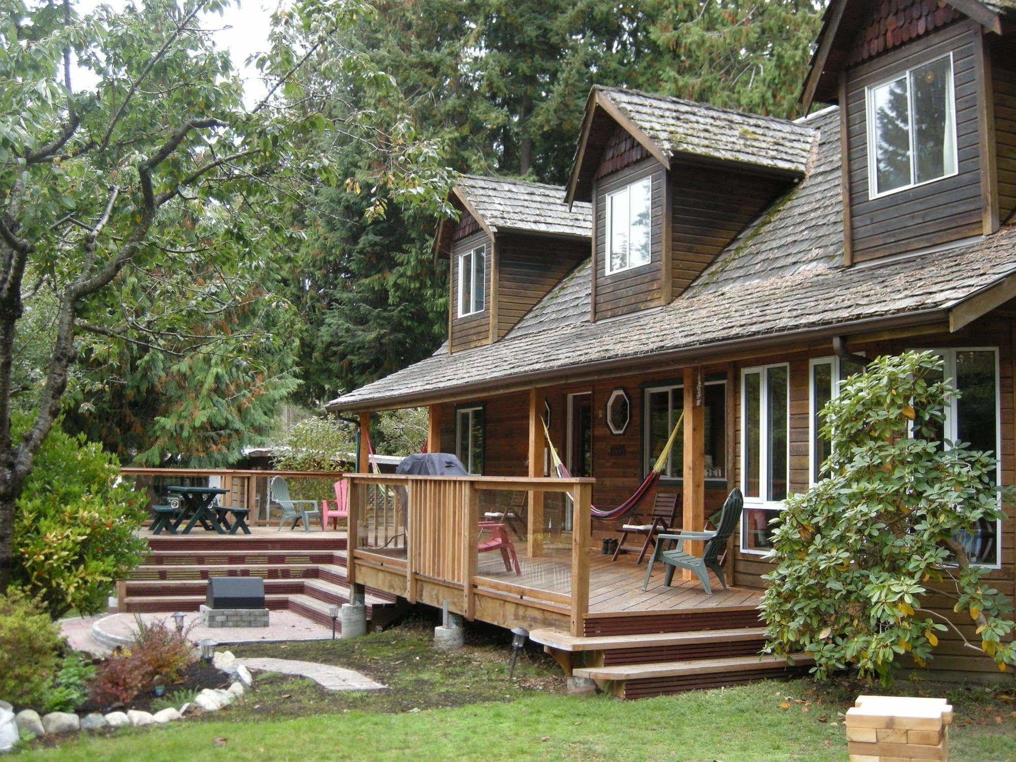 Up The Creek Backpacker'S Lodge Roberts Creek Exterior photo